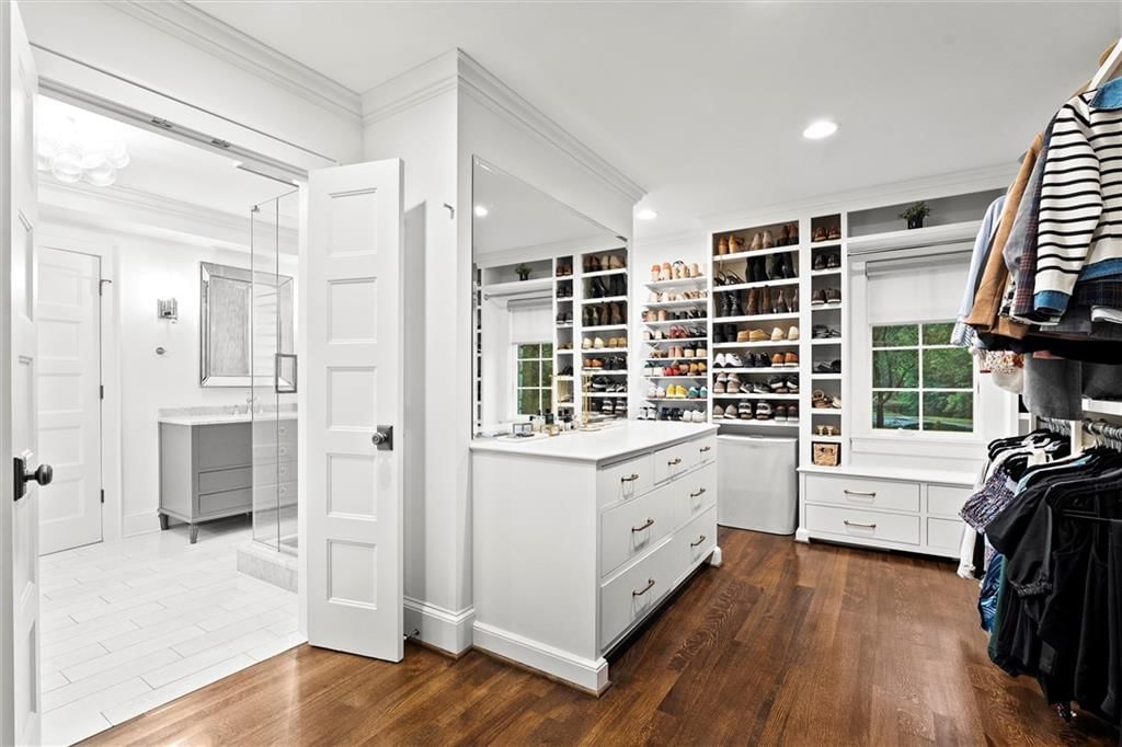 Photo 31 of 50 - 3820 W 66th Street