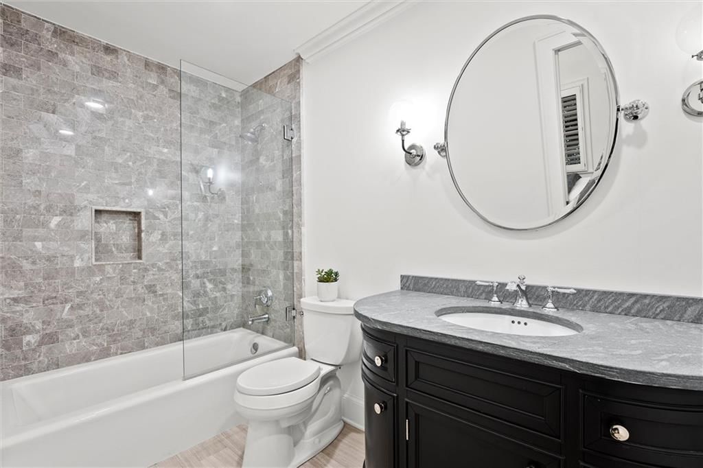 Photo 33 of 50 - 3820 W 66th Street