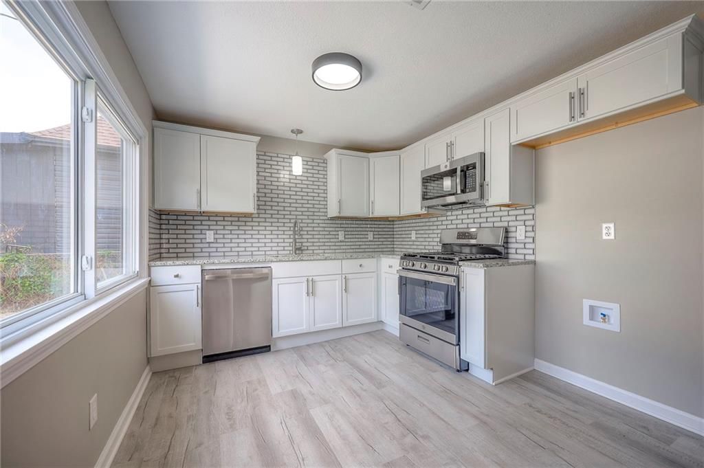 1720 Lake Avenue — photo 8