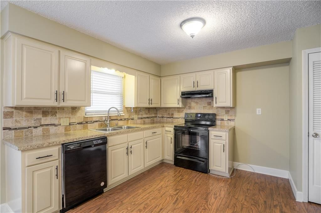 Photo 5 of 30 - 1709 N Hanover Avenue