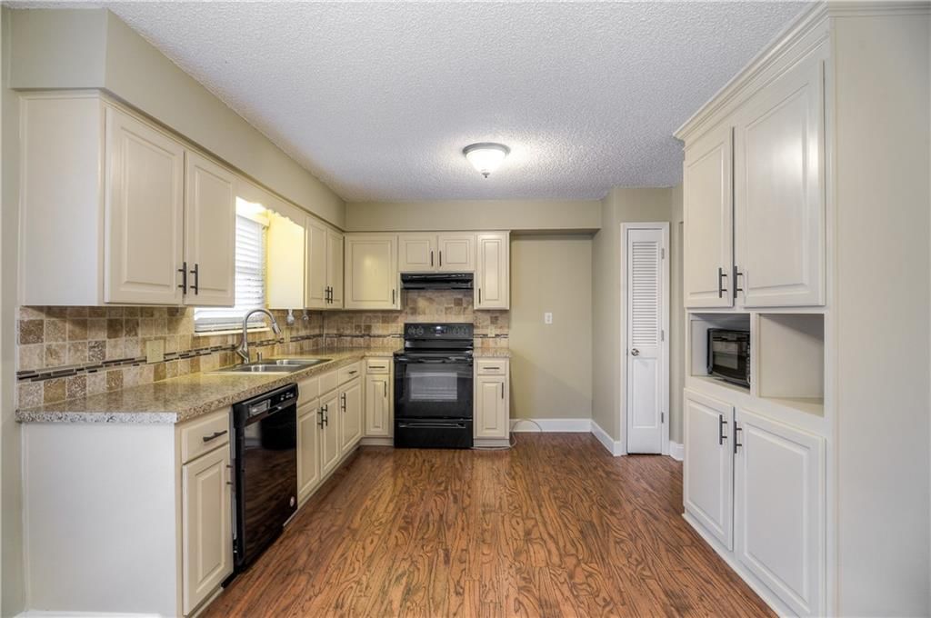 Photo 6 of 30 - 1709 N Hanover Avenue