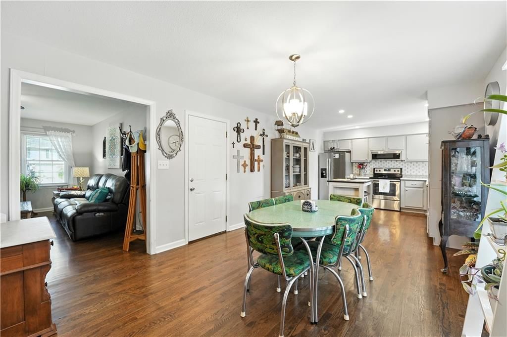 Photo 9 of 27 - 705 Galaxie Avenue