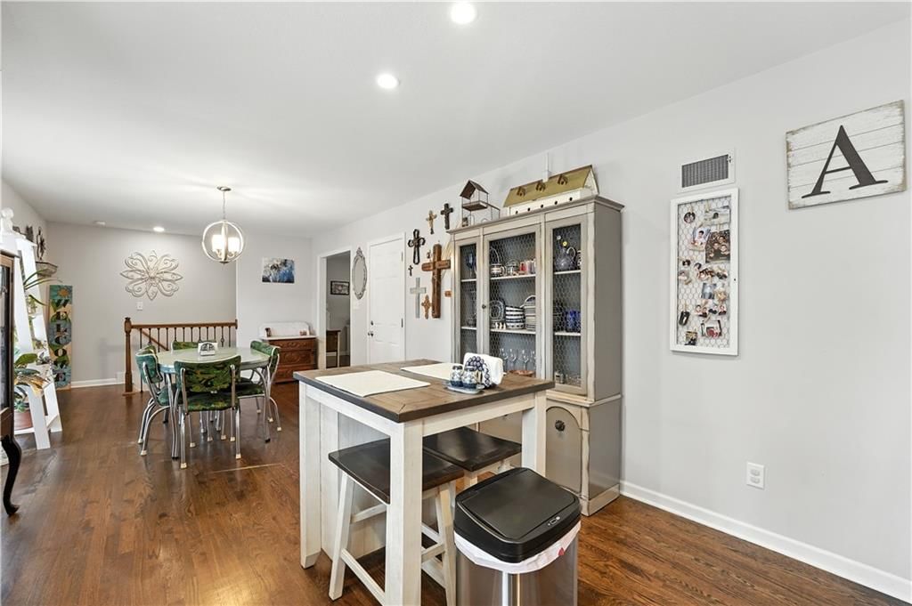 Photo 10 of 27 - 705 Galaxie Avenue