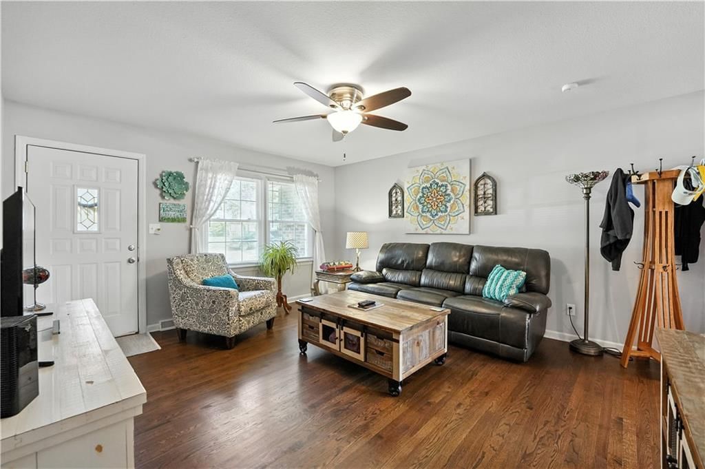 Photo 12 of 27 - 705 Galaxie Avenue