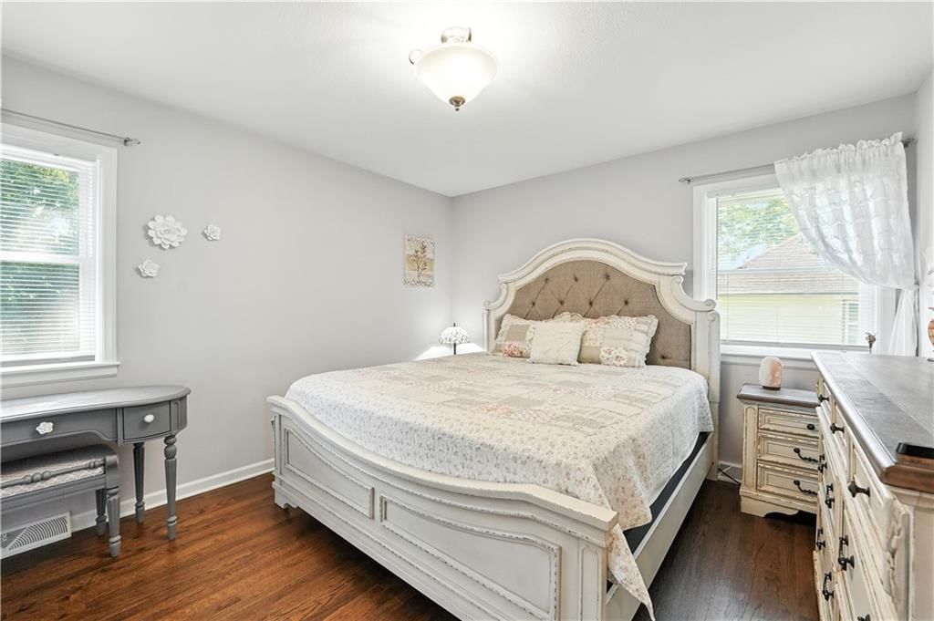Photo 13 of 27 - 705 Galaxie Avenue