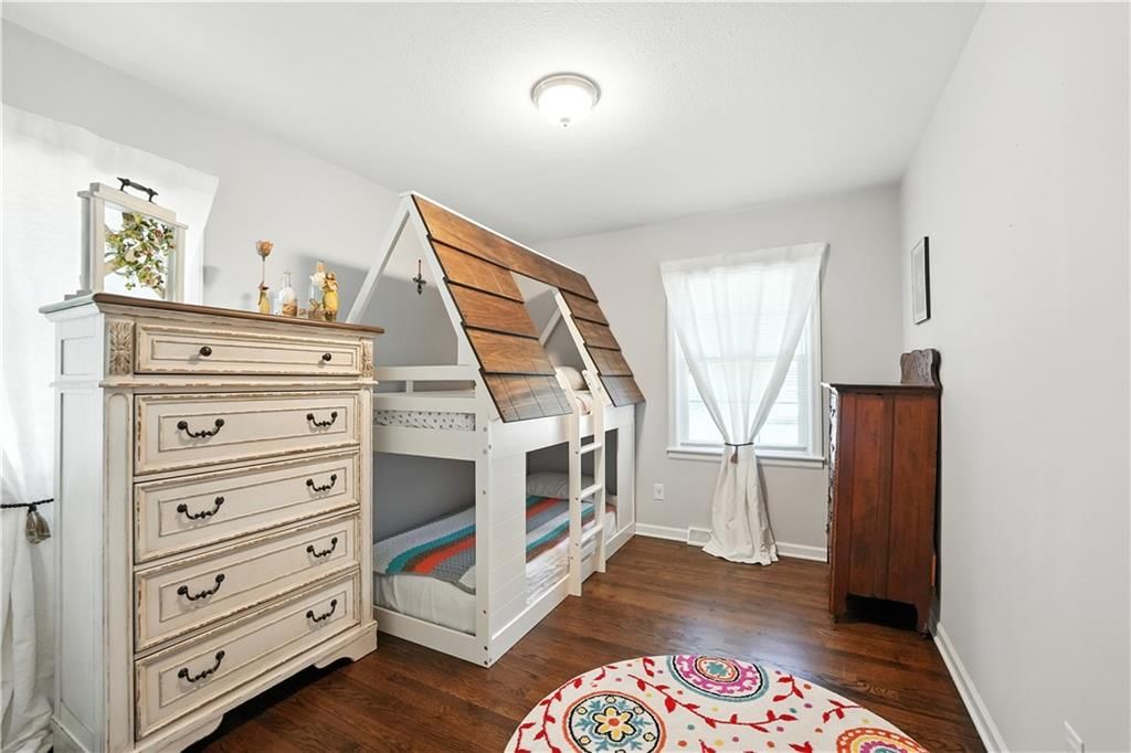 Photo 15 of 27 - 705 Galaxie Avenue