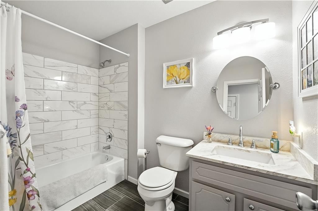 Photo 16 of 27 - 705 Galaxie Avenue