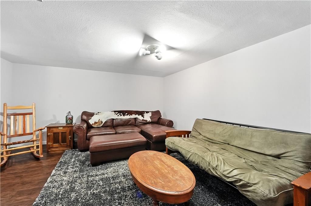 Photo 19 of 27 - 705 Galaxie Avenue
