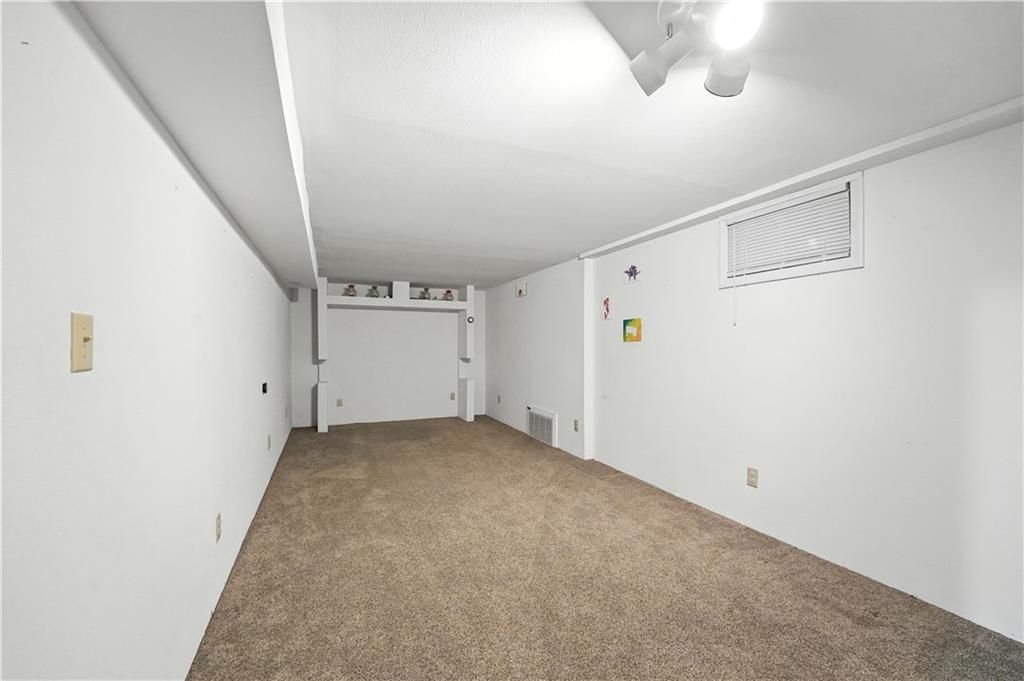 Photo 21 of 27 - 705 Galaxie Avenue