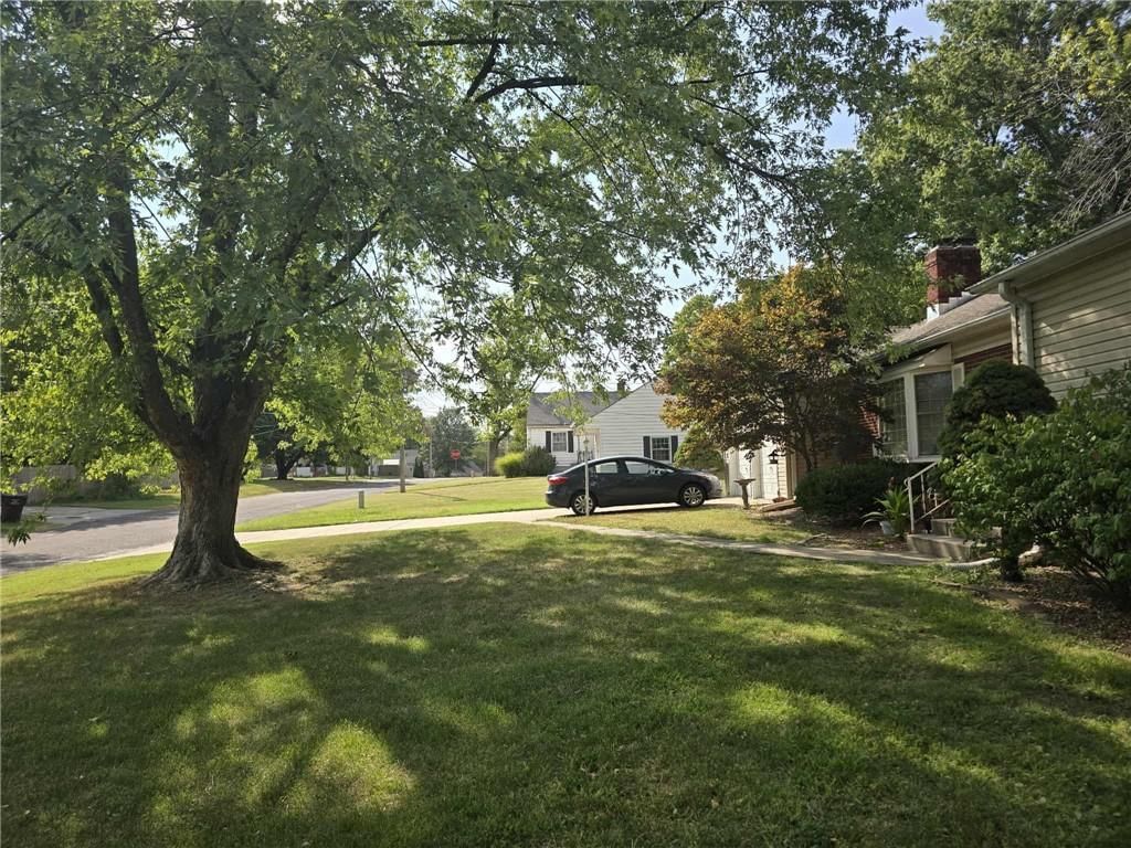 215 E Henry Street — photo 4