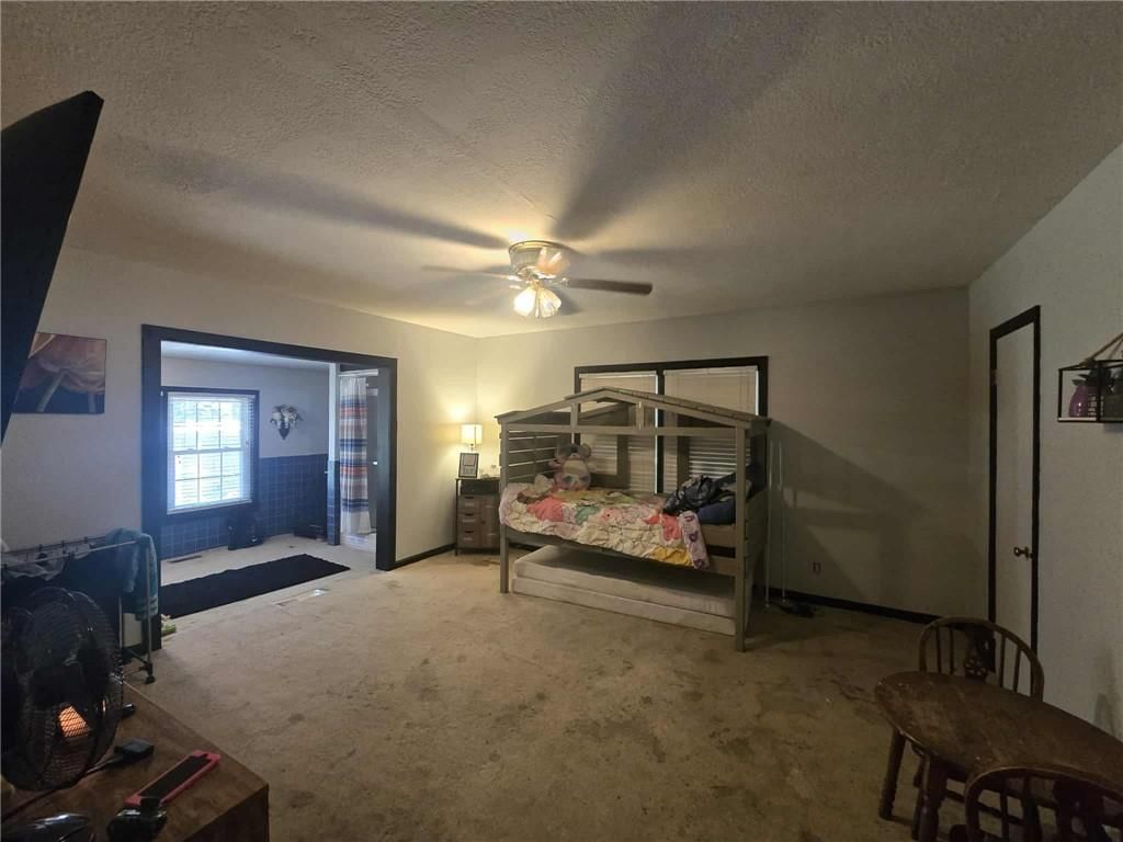 215 E Henry Street — photo 14