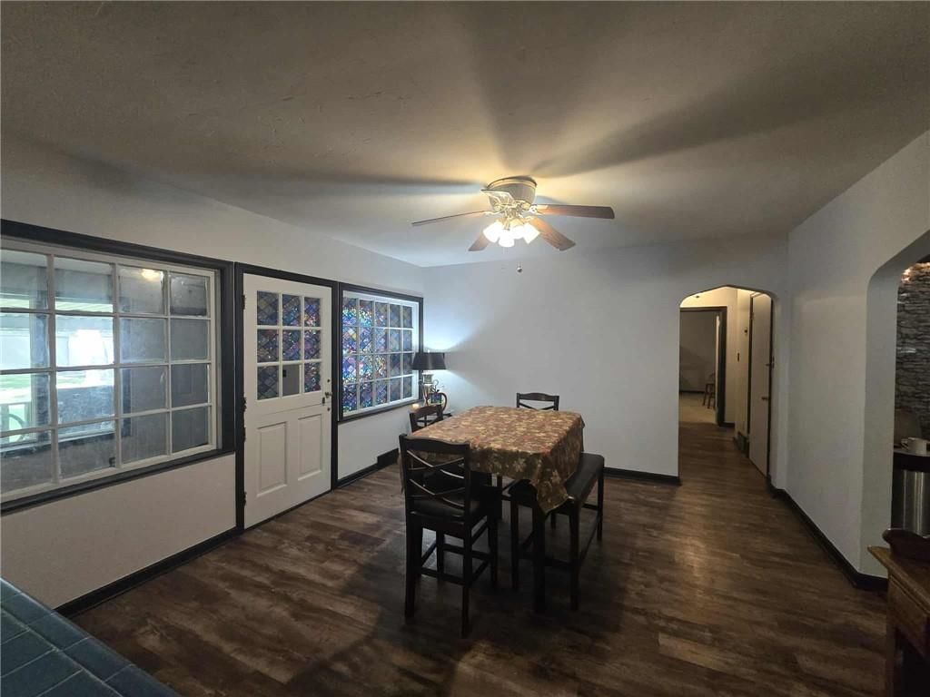 215 E Henry Street — photo 21
