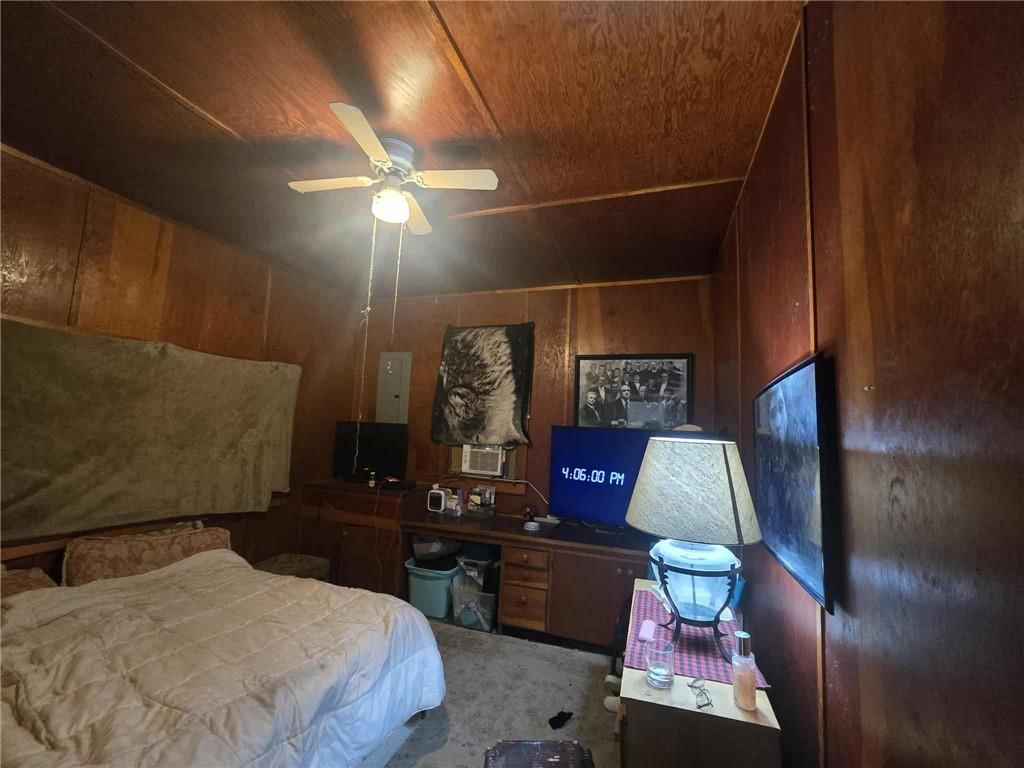 215 E Henry Street — photo 22