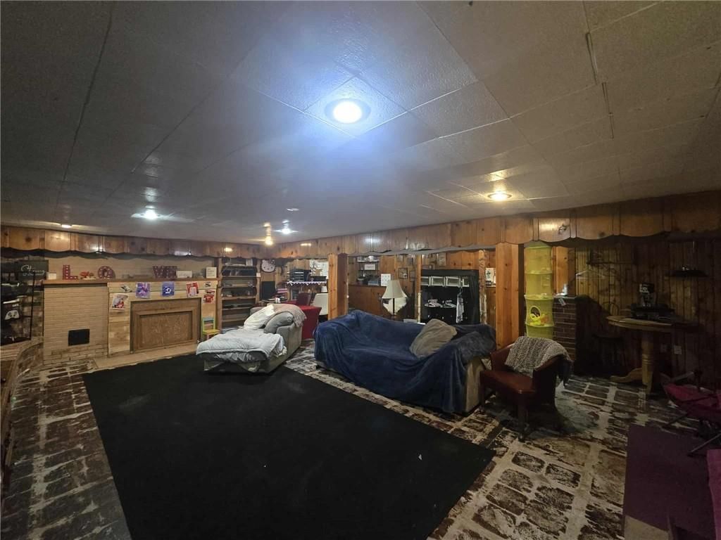 215 E Henry Street — photo 23