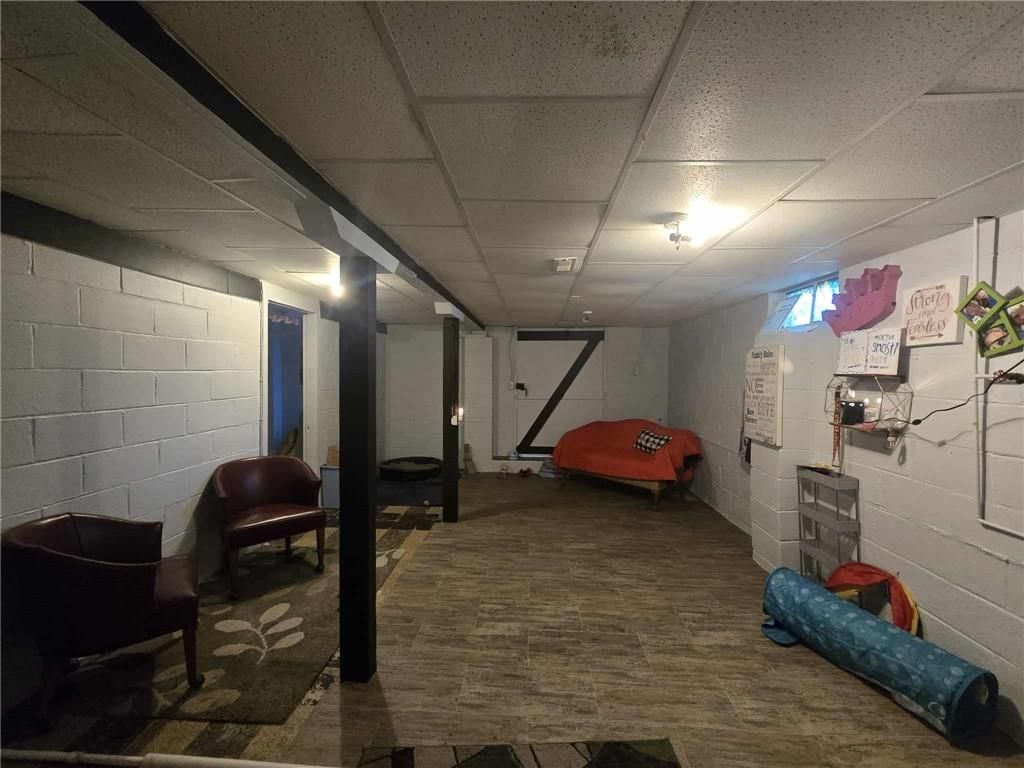 215 E Henry Street — photo 24