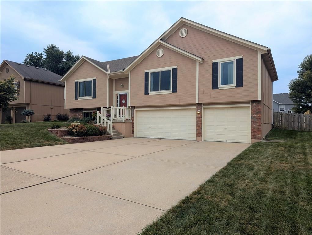 1402 Tabitha Lane — photo 1
