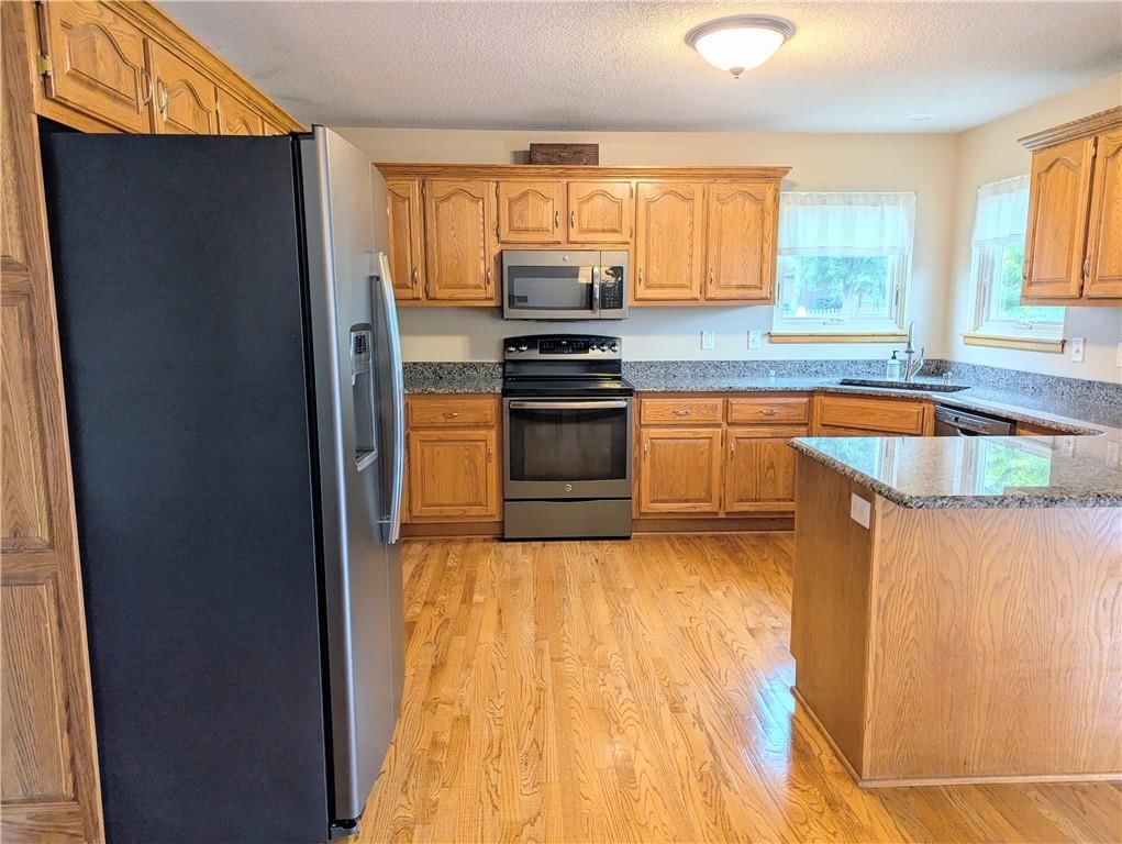 1402 Tabitha Lane — photo 4