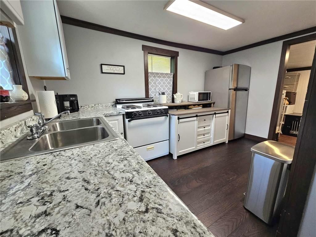 Photo 5 of 11 - 413 N Warren Street