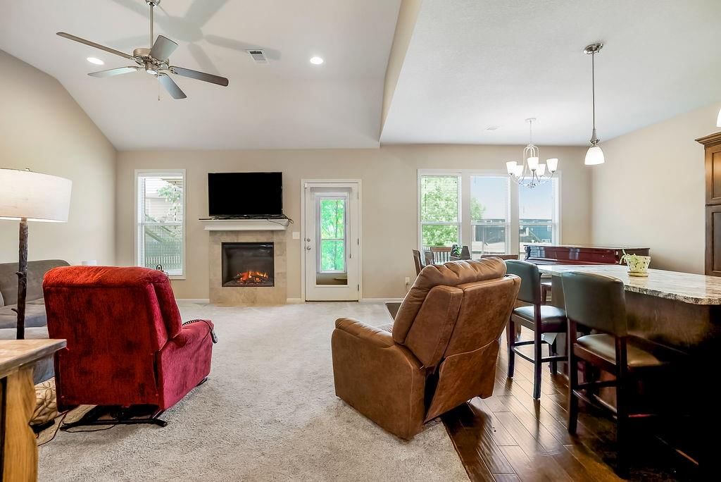 Photo 7 of 30 - 640 SW Crestview Drive