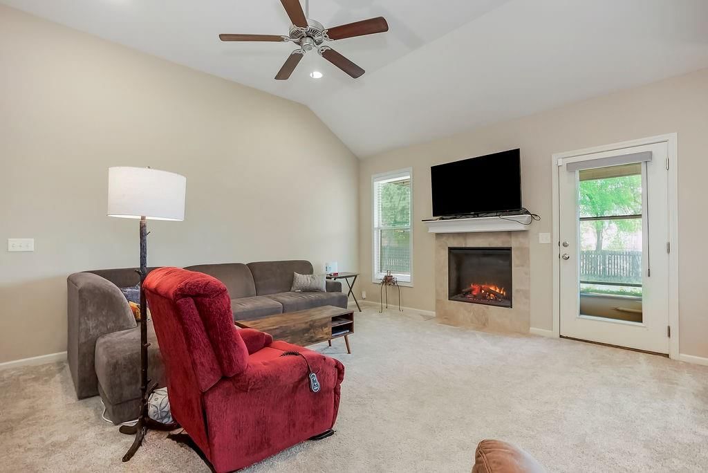 Photo 8 of 30 - 640 SW Crestview Drive