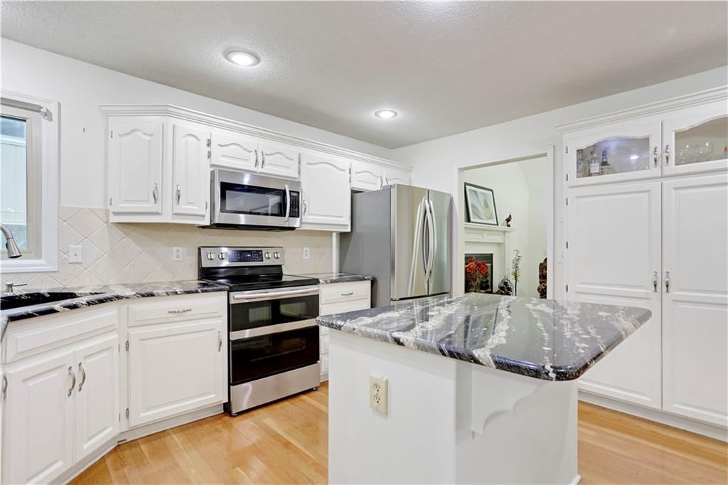 Photo 1 of 19 - 917 Kenwood Drive