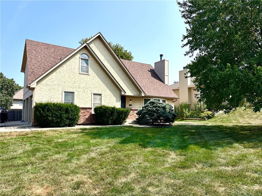 Photo 2 of 19 - 917 Kenwood Drive