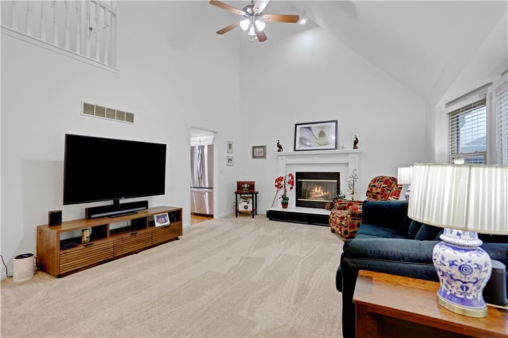 Photo 3 of 19 - 917 Kenwood Drive
