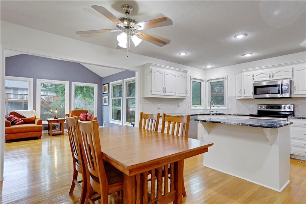Photo 4 of 19 - 917 Kenwood Drive