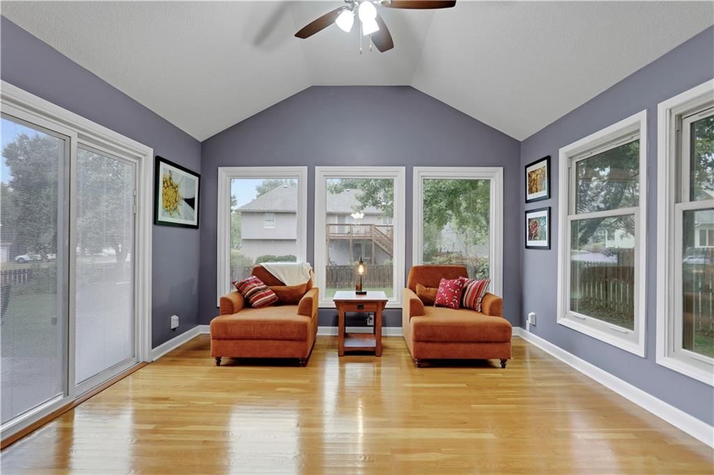 Photo 9 of 19 - 917 Kenwood Drive