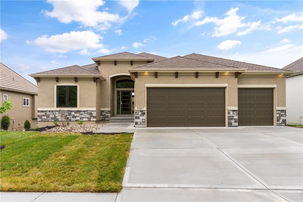 4367 NE Hideaway Drive, Lee's Summit, MO