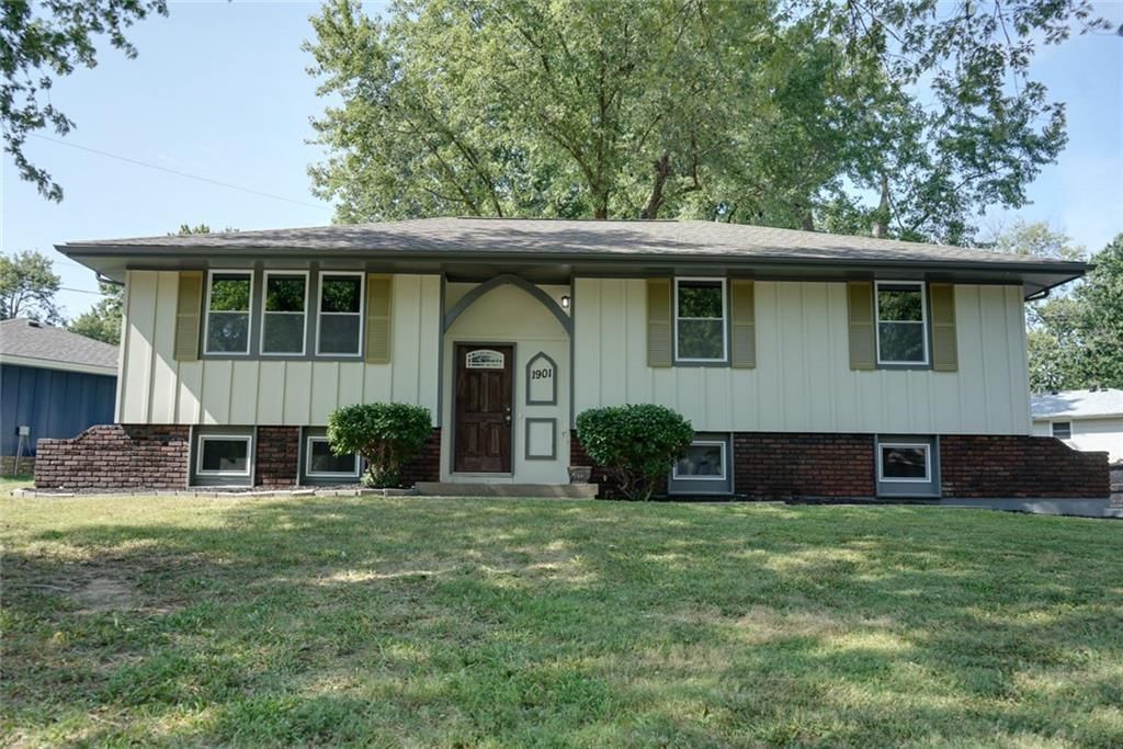 Photo 1 of 28 - 1901 SW Gladstone Drive