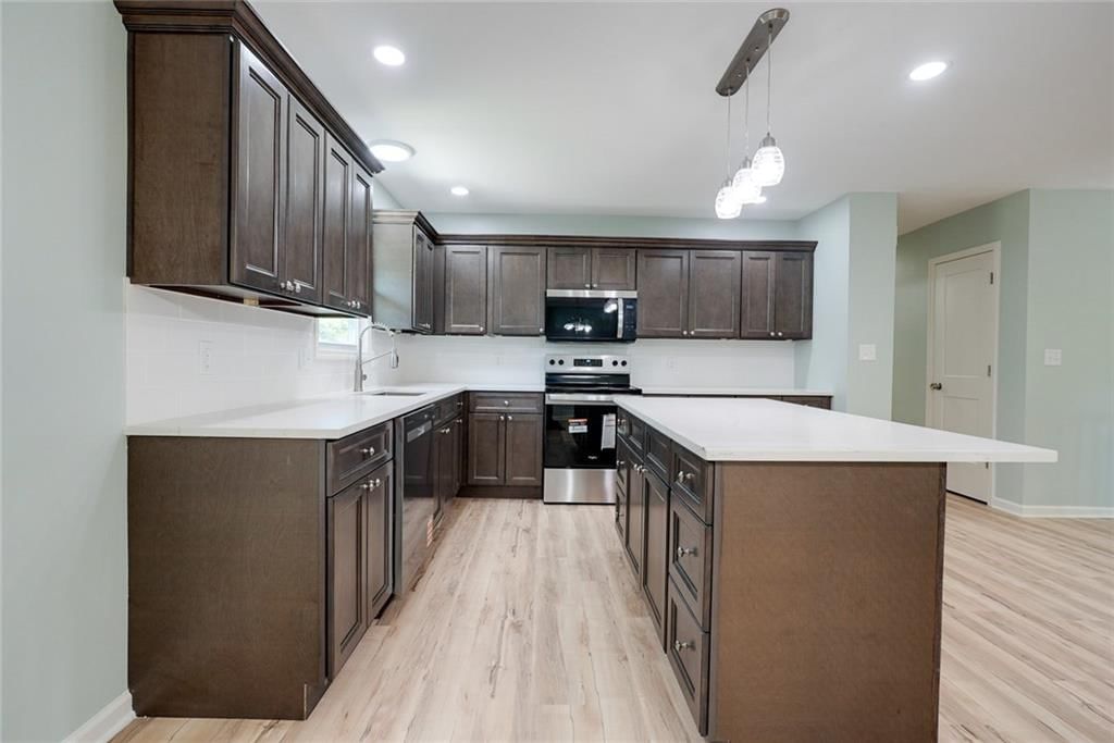 Photo 5 of 28 - 1901 SW Gladstone Drive