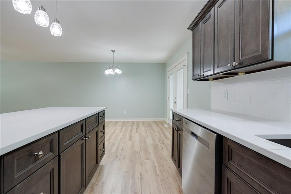 Photo 7 of 28 - 1901 SW Gladstone Drive