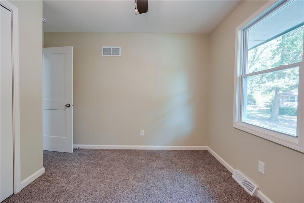 Photo 13 of 28 - 1901 SW Gladstone Drive
