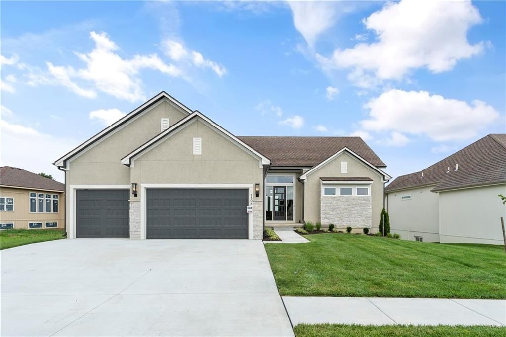 1504 NE Stewart Place, Lee's Summit, MO