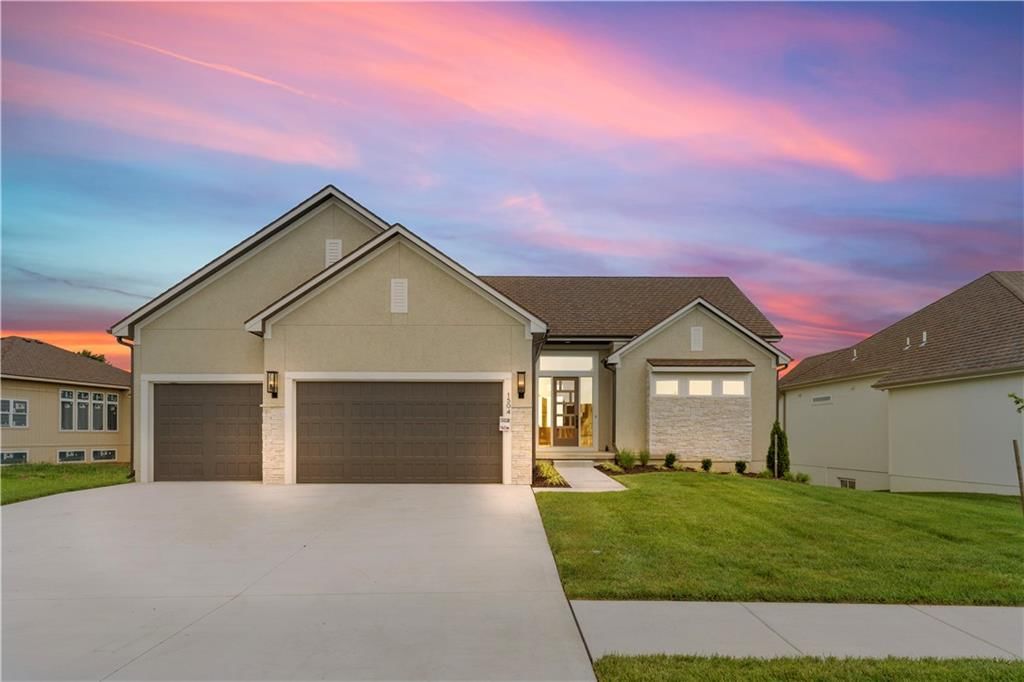 1504 NE Stewart Place — photo 3