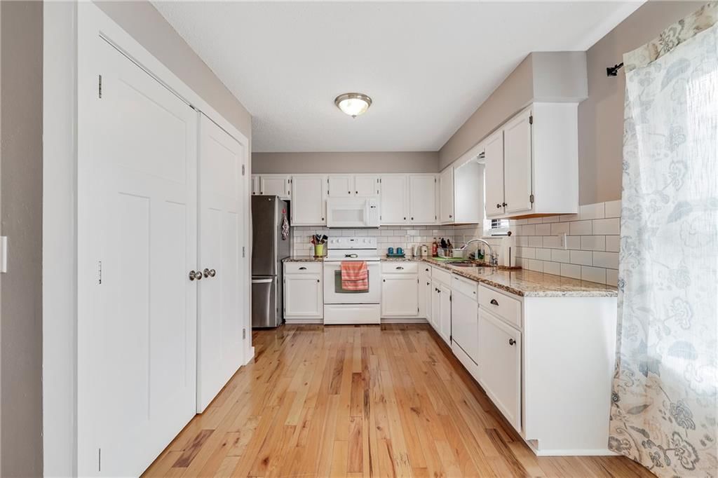 Photo 6 of 24 - 616 Silver Maple Drive
