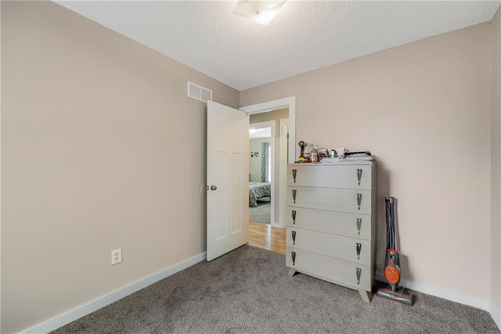 Photo 12 of 24 - 616 Silver Maple Drive