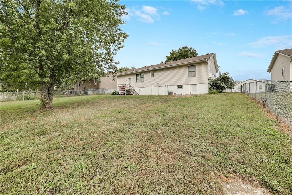 Photo 24 of 24 - 616 Silver Maple Drive