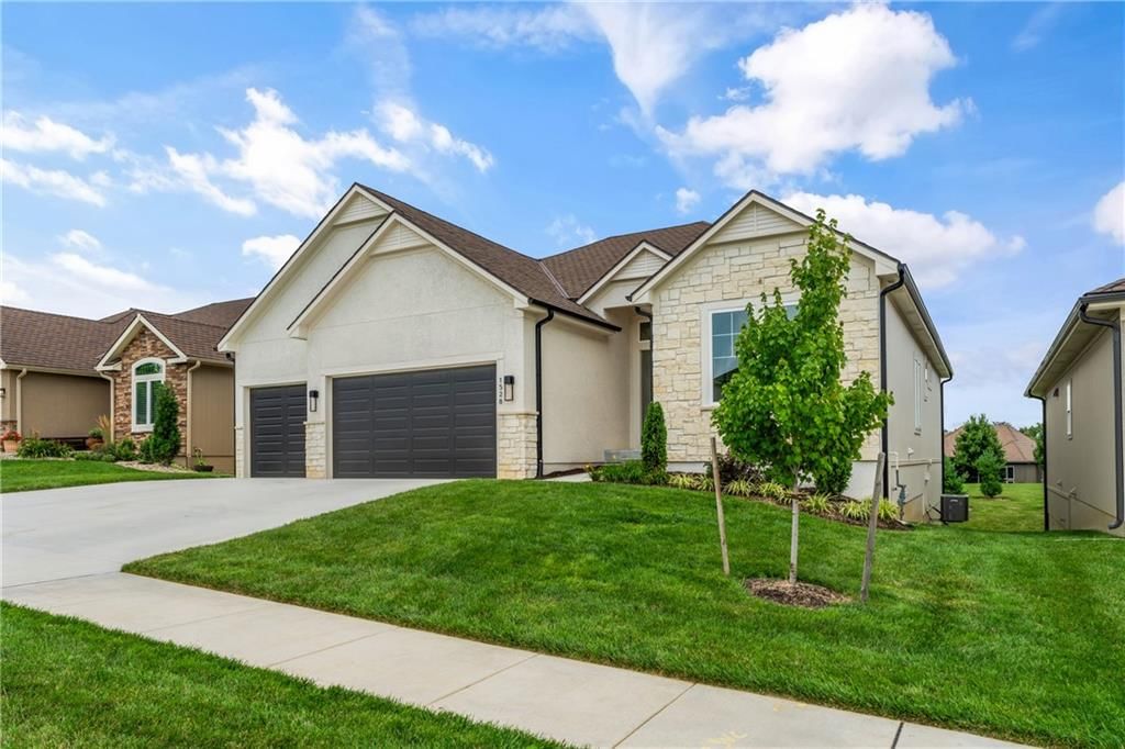 1528 NE Park Springs Terrace — photo 3