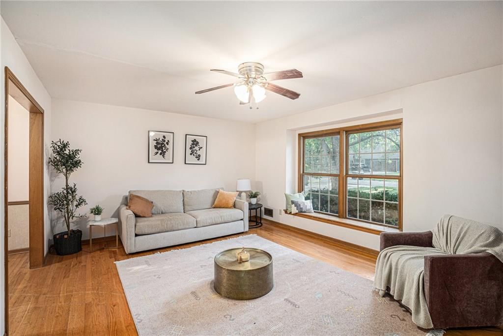 10518 Mersington Avenue — photo 4