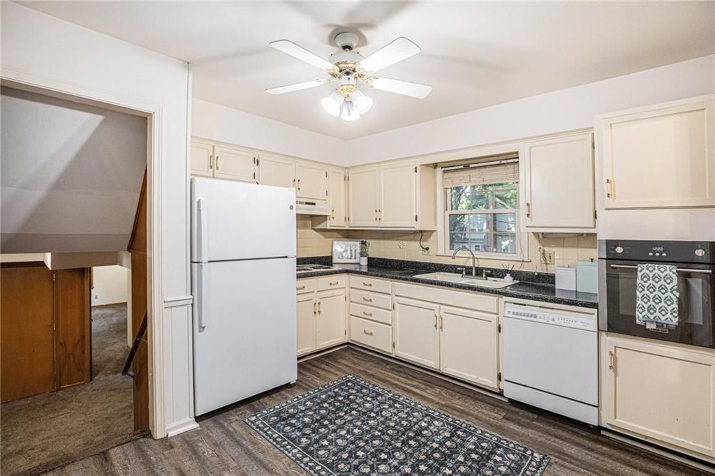 10518 Mersington Avenue — photo 9