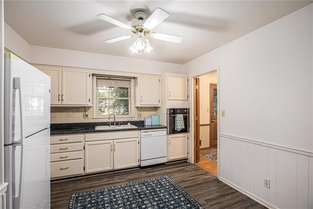 10518 Mersington Avenue — photo 10