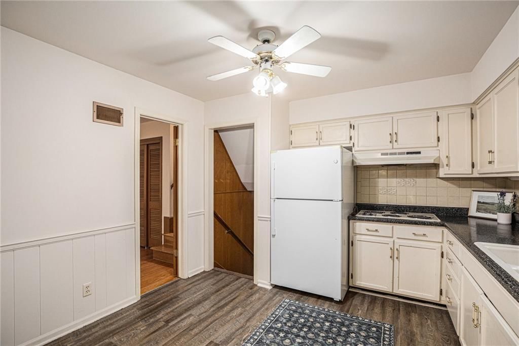 10518 Mersington Avenue — photo 11