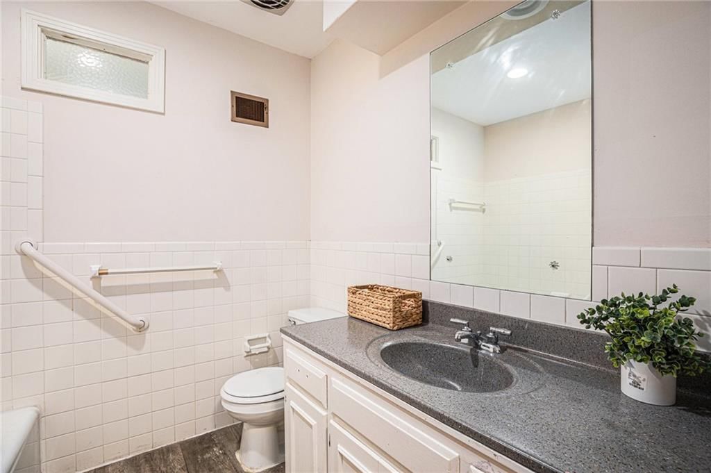 10518 Mersington Avenue — photo 18