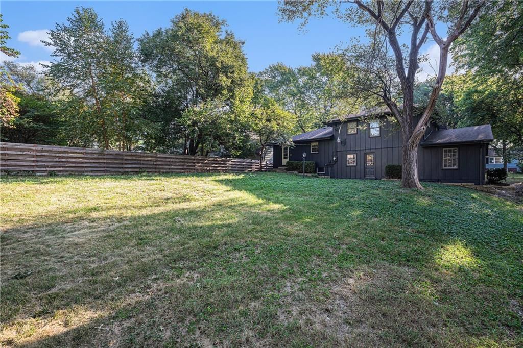 10518 Mersington Avenue — photo 24