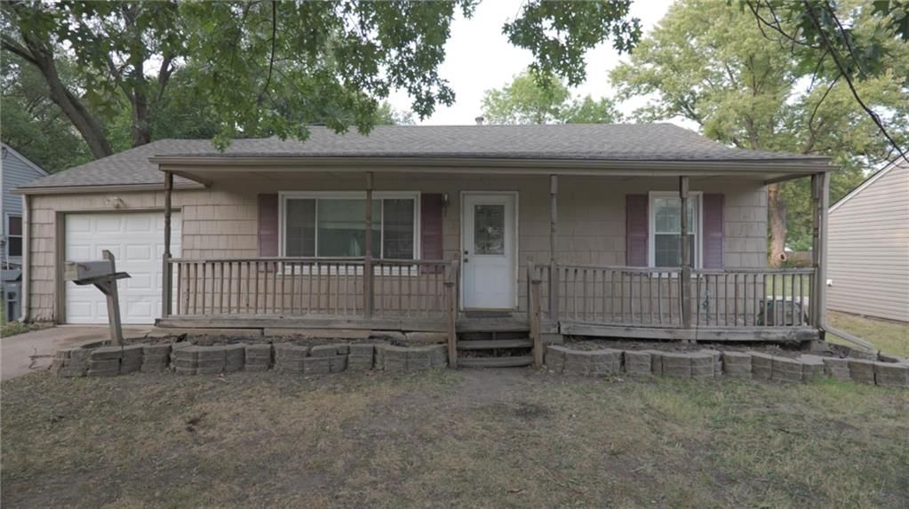 1012 E Fredrickson Drive, Olathe, KS