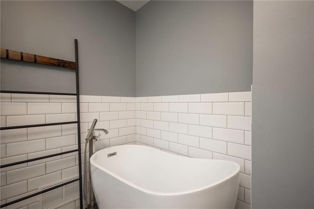 Photo 7 of 20 - 9903 Harrison Street