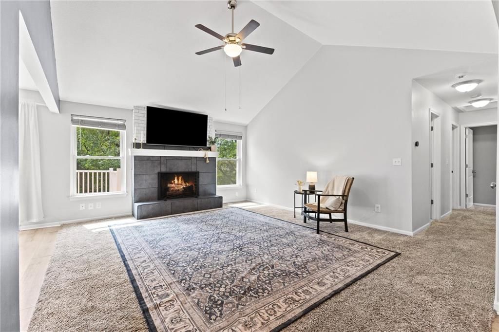 Photo 5 of 36 - 406 NE Keystone Drive