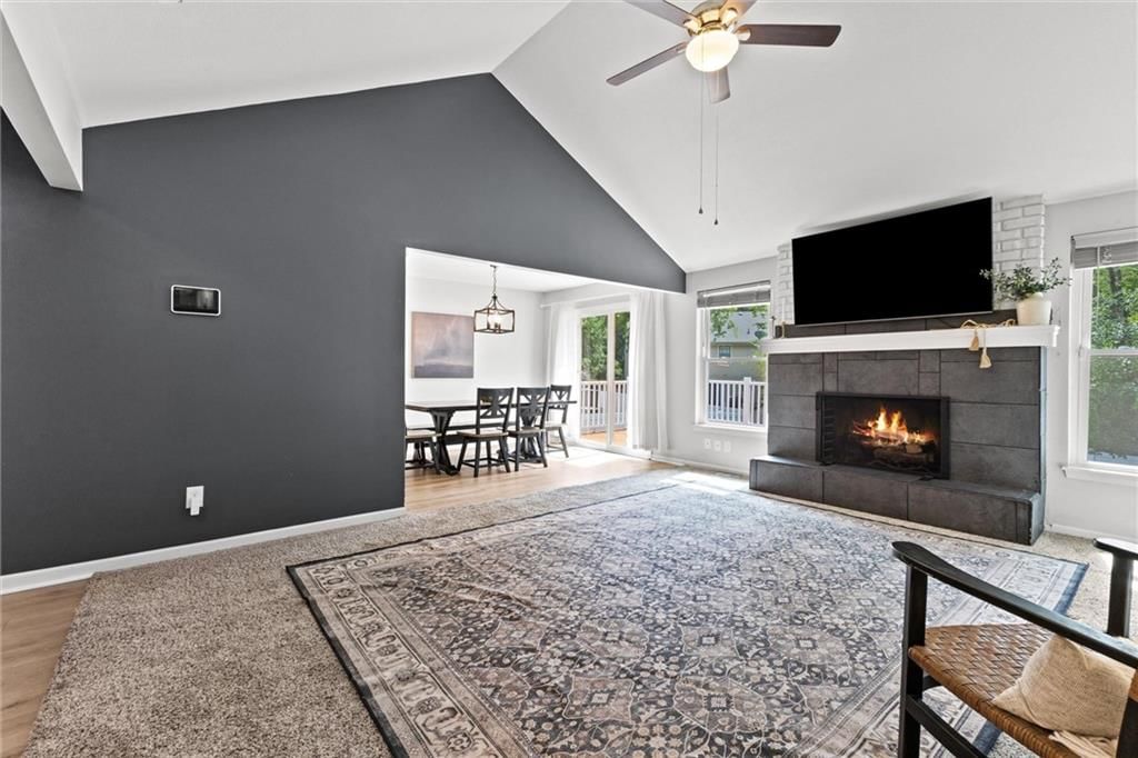 Photo 6 of 36 - 406 NE Keystone Drive